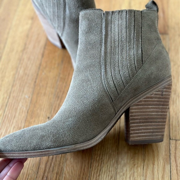 Marc Fisher Teona Pointy Toed Chelsea Booties - Picture 5 of 6